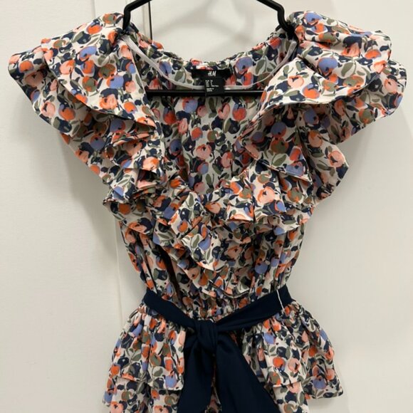 H&M ruffle top - Picture 1 of 3